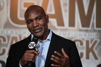 O lendário Holyfield mudou radicalmente as previsões para o combate Fury-Usyk