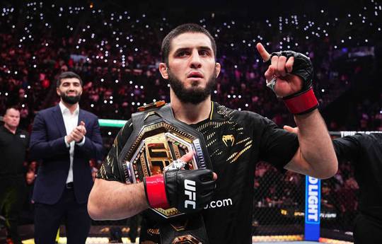 Mendes sagte, wie viele Kämpfe Makhachev noch haben wird