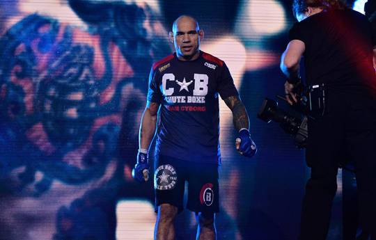 Евангелиста Сантос объявил о завершении карьеры