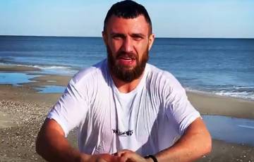 Ломаченко искупался и трогательно поздравил всех с Крещением (видео)