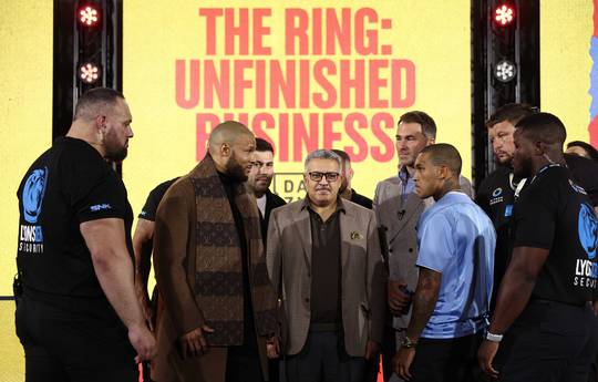 Юбенк і Бенн провели «поєдинок поглядів» перед реваншем