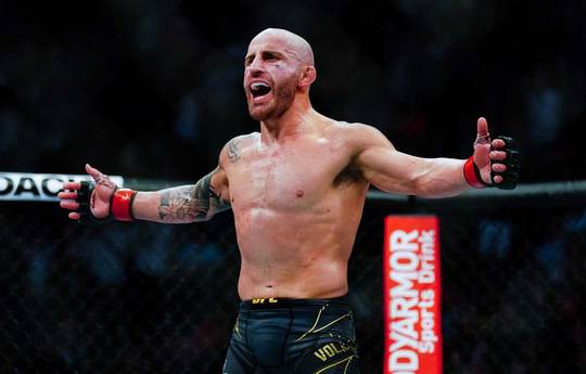 Волкановски назвал предпочтительных соперников после боя с Лопесом