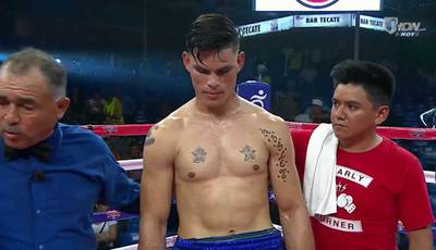 What time is Luis Reyes Acatitla vs Alfonso Flores tonight? Ringwalks, schedule, streaming links