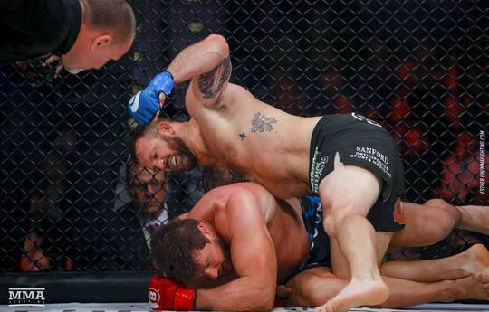 Bader defeats Mitrione on points (video)