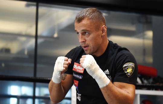 Briedis hits the pads before Usyk fight