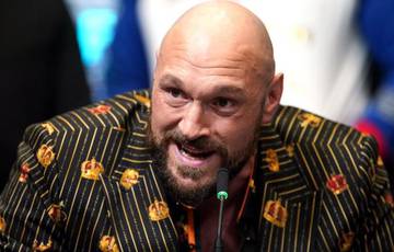 Fury gave his verdict on Dubois's controversial blow in the fight with Usyk
