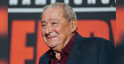 Floyd Mayweather's Perfect Record Questioned By Legendary Promoter: "That Fight Was Different"