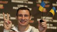 Виталий Кличко с флагами Украины