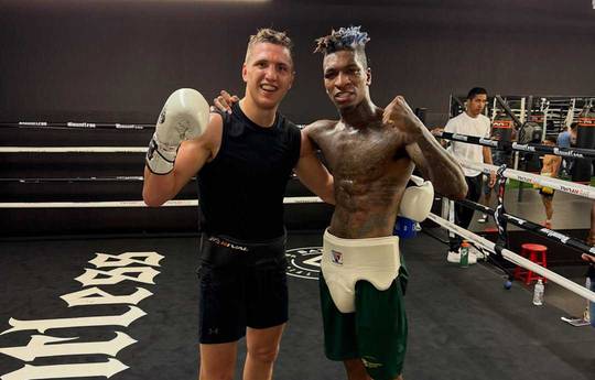 Cherkashin kehrte in die USA zurück und wartet auf das Datum seines nächsten Kampfes