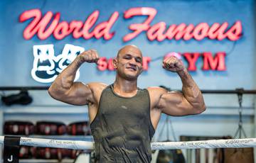 Ehemaliger UFC-Champion hat sich ohne Dopingkontrollen in beeindruckende Form gebracht (Fotos)
