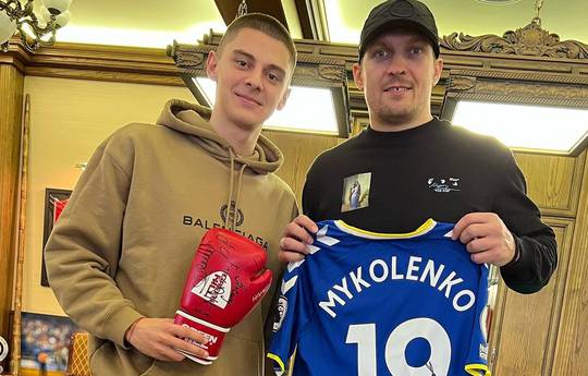 Usyk y Mykolenko intercambiaron regalos