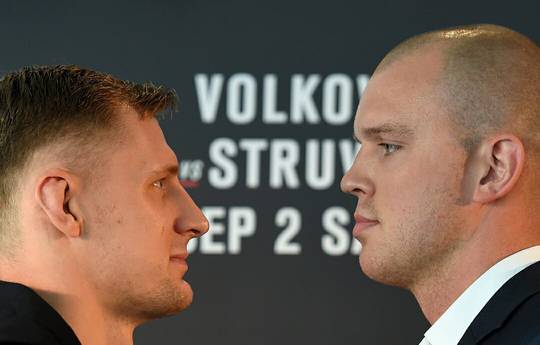 Участники шоу UFC Fight Night 115 провели дуэли взглядов (видео)