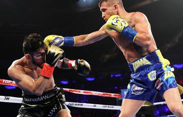 Lomachenko knocks Linares out, rises from the floor