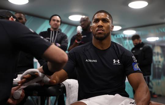 Hearn: "Joshua nombrará un nuevo entrenador cuando comience a entrenar".