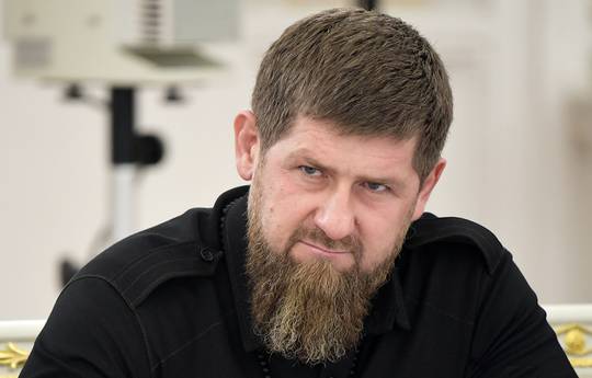 Kadyrov forced to apologize for a bottle thrown at a Russian fighter at a show in Chechnya