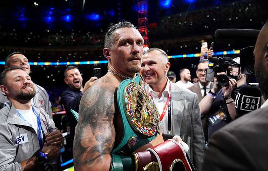 Lewis answered whether Usyk can be included among the greatest boxers