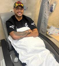 Carlos Ulberg vs. Jiri Prochazka at UFC 327: Champion Undergoes Knee Surgery After Gritty Miami Finish