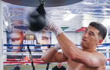 Bivol showed how he works on a pear (video)