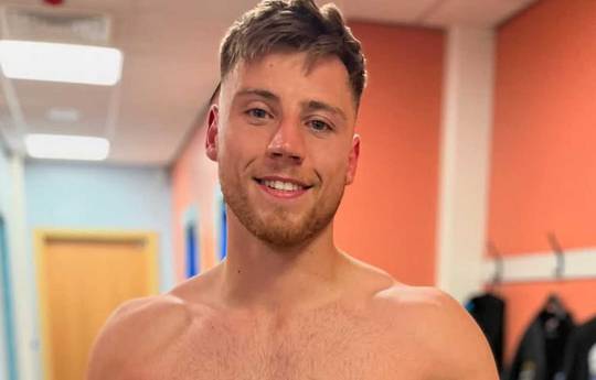 What time is Roan Stanley vs Robbie Chapman tonight? Ringwalks, schedule, streaming links