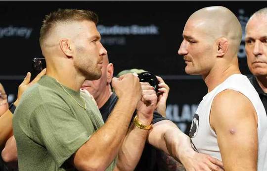 Дю Плесси дал прогноз на бой Стриклэнда с Эрнандесом