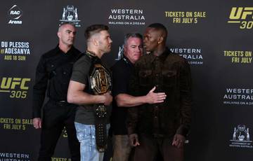 "A confrontation between bull and matador". Aspinall analyzed the Du Plessis - Adesanya fight