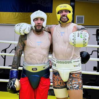 Usyk im Sparring mit Amosov