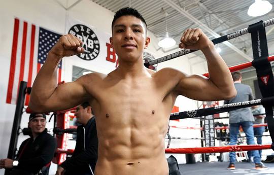 Munguia is ready for an elimination with Derevyanchenko
