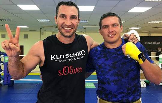 Alexander Usyk spars with Wladimir Klitschko