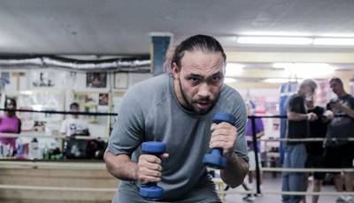 Keith Thurman prepares for a fight against Pacquiao (video)