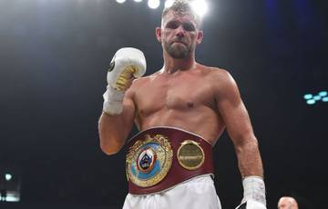 Saunders postpones a fight with Murray because of an injury again