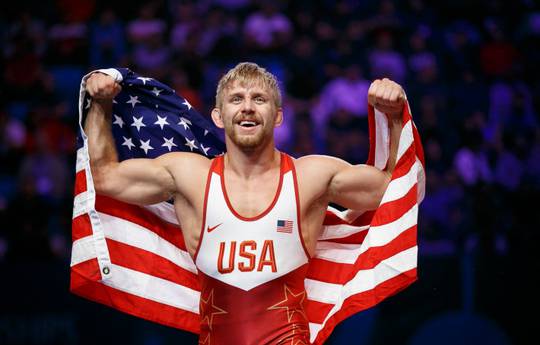 Хабибу Нурмагомедову бросил вызов двукратный чемпион мира по борьбе