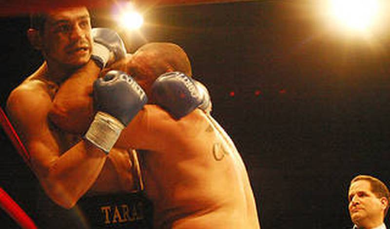 Тарас Биденко в поединке против Фабио Моли