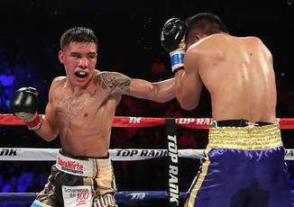 Valdez retains WBO featherweight belt