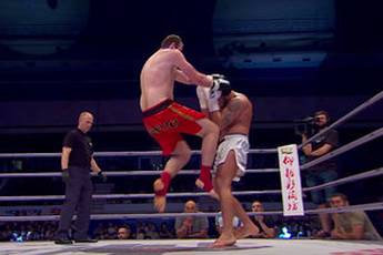 The Ukrainian broke German kickboxer’s nose