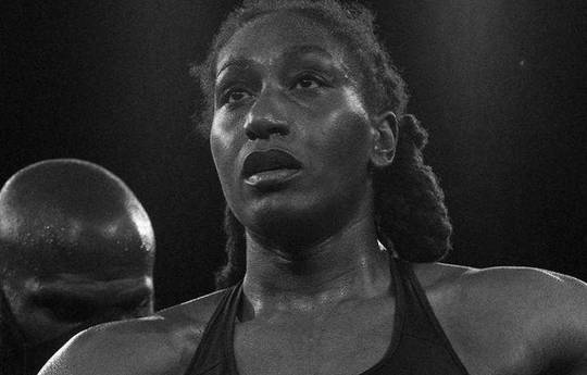 What time is Danielle Perkins vs Christianne Fahey tonight? Ringwalks, schedule, streaming links