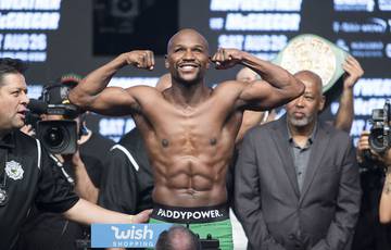 Mayweather decides to postpone his MMA debut