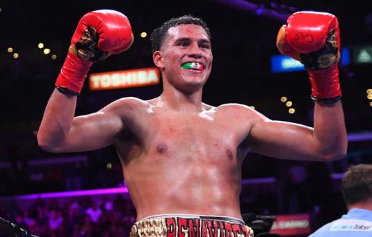 Benavidez stops Davis