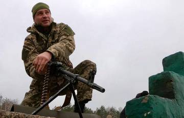 Виталий Кличко во время учений лег под танк и бросил гранату (фото)
