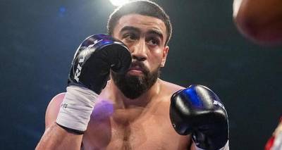 What time is Luis Santana vs Eduardo Estela tonight? Ringwalks, schedule, streaming links