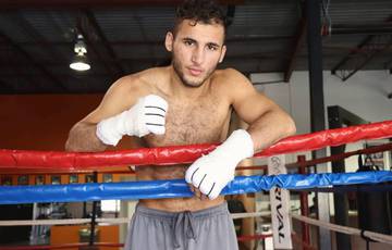 Super lightweight prospect Mazlum Akdeniz improves to 8-0 with TKO over Alberto Bautista