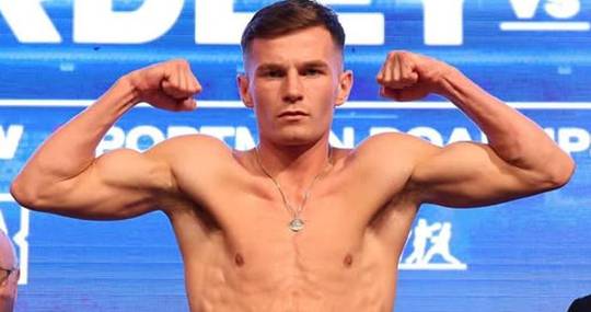 Hoe laat is Billy Adams tegen Alexander Morales vanavond? Ringwalks, schema, streaminglinks