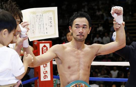 Yamanaka keeps WBC bantam belt by halting Carson in seven