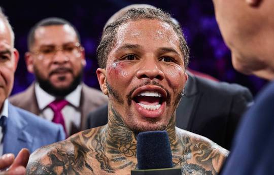 Floyd Mayweather présente un combattant inconnu comme la prochaine grande vedette : "Il est meilleur que Tank