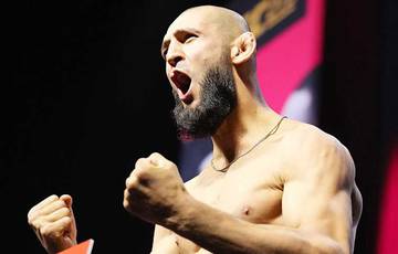 O comentador da UFC considerou Chimaev um dos principais candidatos a um combate pelo título de pesos-médios