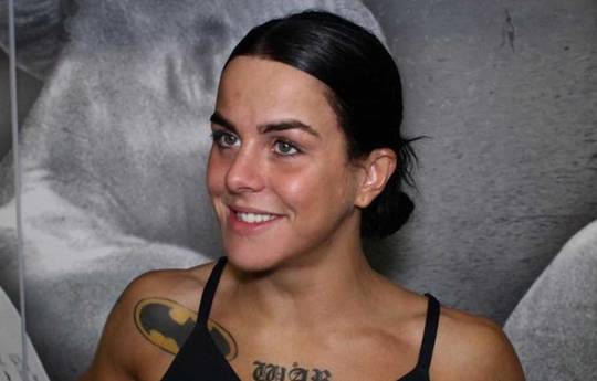 À quelle heure se déroulera Stevi Levy contre Ellie Hellewell ce soir ? Entrée des boxeurs, horaires, liens de streaming