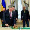 Poroshenko meets with the legends of boxing 4