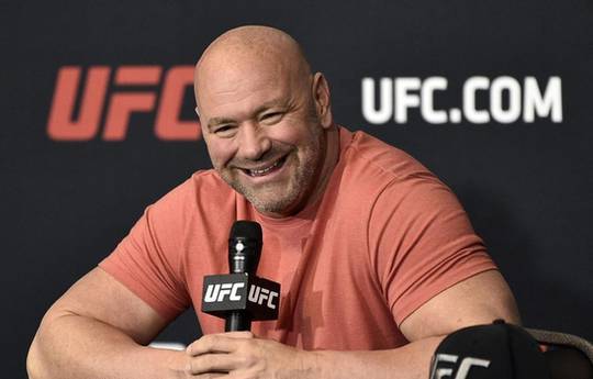 "Me importa un bledo". El presidente de la UFC permite a los rusos pelear con una bandera