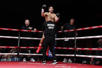 Kelly took the title from Murtazaliev