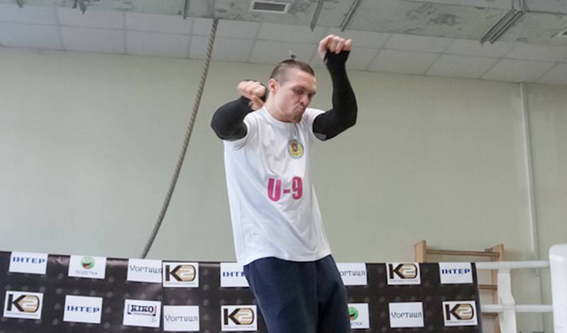 Александр Усик на открытой тренировке