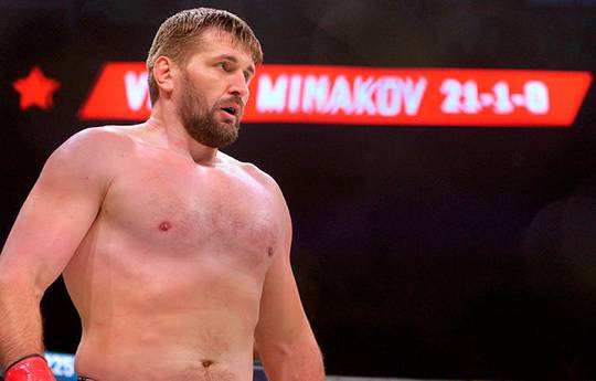 Минаков считает, что МакГрегор манипулирует UFC